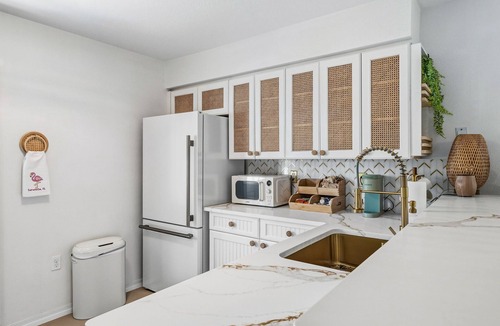 Park East House | Designer Sarasota Retreat w/Karaoke Lounge 30+ Nights Only