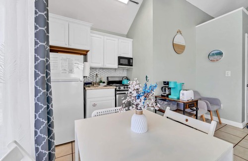 Crystal Beach Cottage | Destin Crystal Beach Beachside Bungalow + Steps to Beach & Pool-Sleeps 4