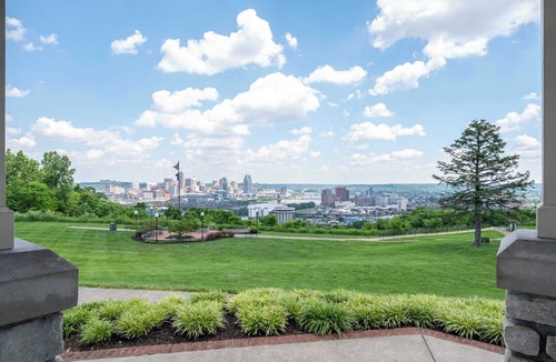 Park Hills Condo | Devou Park Cottage 1