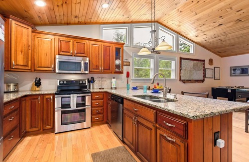Murphy Cabin | Diane's Dream - private on small creek