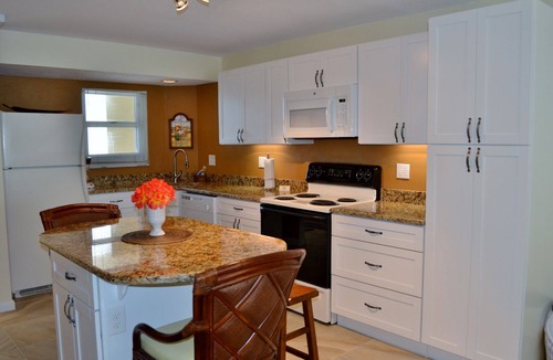 Ocean View Halifax Estates Condo | Direct Oceanfront, Newly Renovated 2-Bedroom, 2-Bath Condo - No Drive Beach