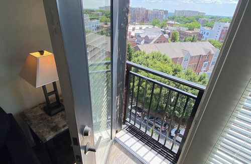 Radnor - Fort Myer Heights Apartment | Discounted NEW Listing in Arlington, VA near metro 1- free parking included