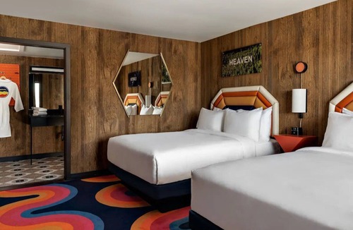 Flagstaff Hotel | Discover Northern Arizona from a Modern Room w/Outdoor Pool Access + Parking