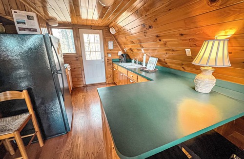 Lansing Ski Chalet | Discover Your Cool Escape Wildflower Ridge - 1BR/1BA Hot Tub, WiFi