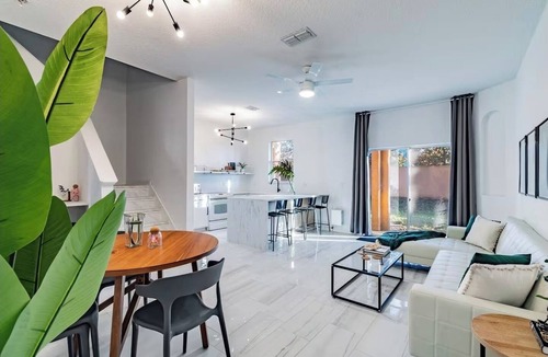 Regal Palms House | Disney-Area 3BR Home | Pool, Arcade and Tiki Bar