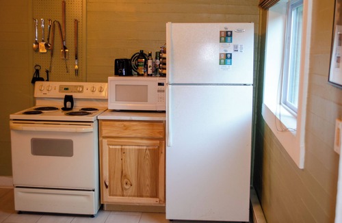 Luray House | DLT Cabins, LLC - Holler Hideaway Cozy house sleeps 4 on 10 Minutes from SNP