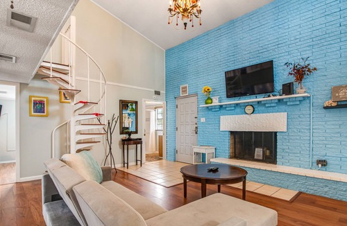 Villa Segunda House | Dog-Friendly Beach Home with High-Speed WiFi, Enclosed Backyard, and Loft