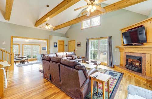 Purlear House | Dog Friendly Mountain View Retreat w/Hot Tub