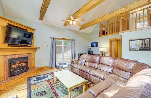 Purlear House | Dog Friendly Mountain View Retreat w/Hot Tub