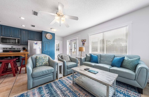 Laguna Beach House | Dog Friendly, Private Pool, Close to the Beach + Free Attraction Tickets!