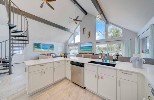 Bel Air House | Dolphin Days Lagoon Escape