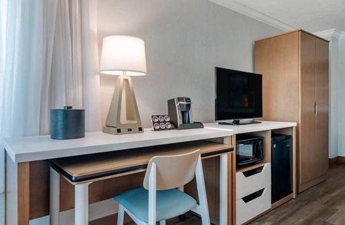 Clearwater Beach Hotel | Dolphin Sands Clearwater Beach, an Ascend Collection Hotel