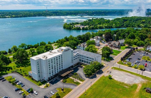 Downtown Niagara Falls Hotel | DoubleTree by Hilton Hotel Niagara Falls New York