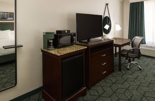Athens Hotel | Downtown Athens Stay | 1 King Bed | Seasonal Pool