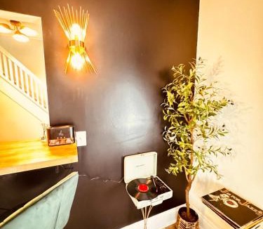 Dayton House | Downtown Cincinnati WhisperAlley with Spa HotTub