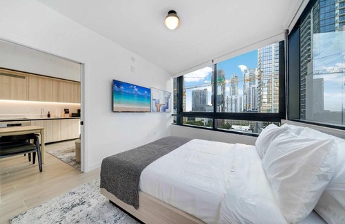 Downtown Miami House | Downtown Edit-Resort Style Stay with Full Amenities