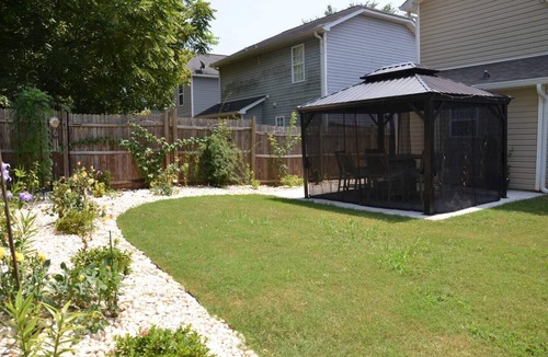 Biddleville House | Downtown Gem w/Fenced Yard, BBQ Grill and Firepit