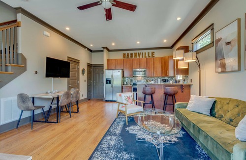 Hope Gardens House | Downtown house! Sleeps 10!