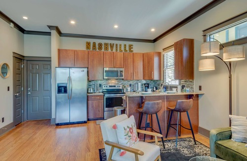 Hope Gardens House | Downtown house! Sleeps 10!