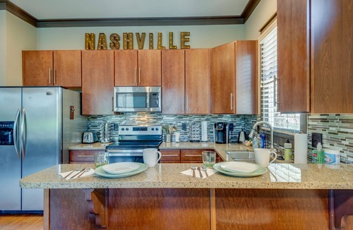 Hope Gardens House | Downtown house! Sleeps 10!