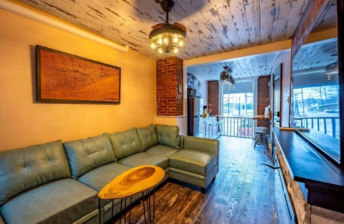 Downtown Harrisburg Apartment | Downtown Urban Oasis