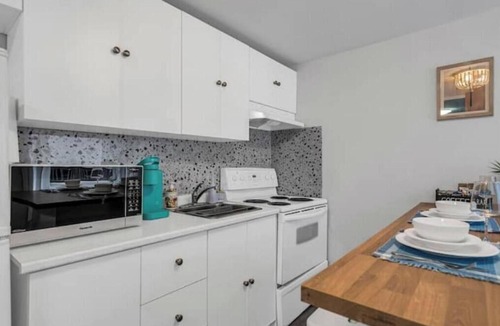 Cornwall Apartment | Downtown Vista: 5mins to Water Pet Free Prking