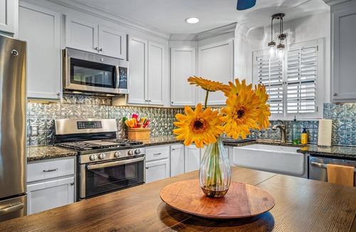 Mentone House | Drop A Line – Riverfront Relaxation on Little Riverer