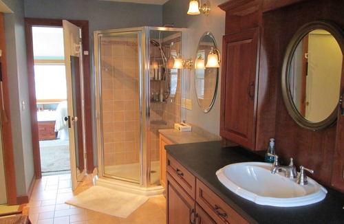 Jamestown House | Dumplings - Panoramic Waterfront Views with a Private Beach