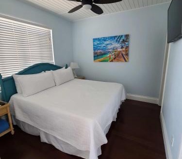 Downtown Apartment | Duval Street Suite w parking and pool