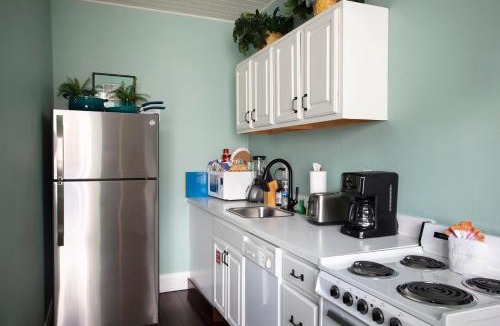 Downtown Apartment | Duval Street Suite w parking and pool