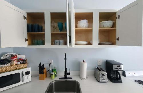 Downtown Apartment | Duval Street Suite w parking and pool