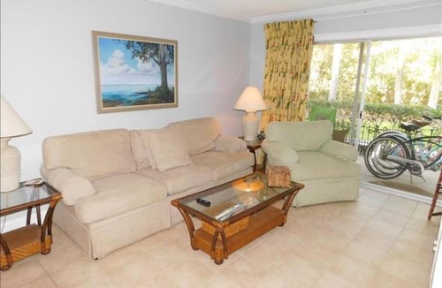 Demere Park Apartment | E11 Peaceful bedroom two bath Ground Level New Shower and Floors Come make some family memories