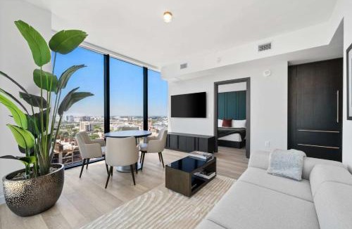 Downtown Miami House | E11EVEN 2BR Luxury Stay with Pool & Resort Amenities