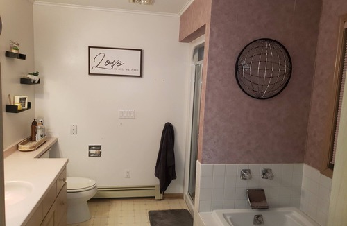 Winneconne House | EAA Spacious home w/Pool /Sleeps 10