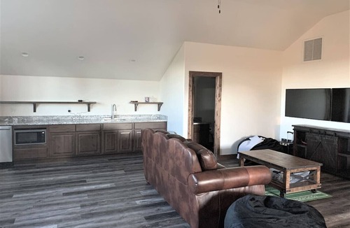 Torreon House | EARLY CHECK IN/OUT 1PM Luxury Home on POND in Torreon-Hot Tub & Kids Zone
