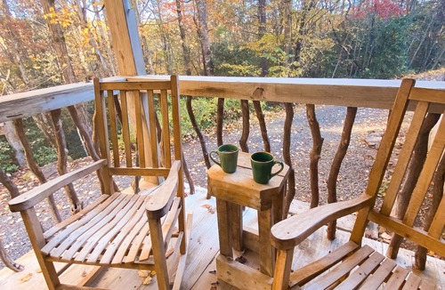 Murphy Cabin | Easy Access Cabin deep in the trails but very close to the city!