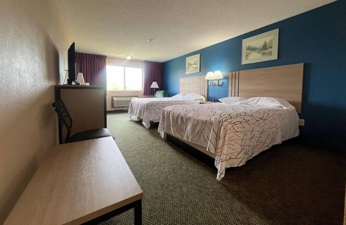 Marysville Hotel | Easy Access to Local Dining & Attractions | Free Parking | Deluxe 2 Queen Beds