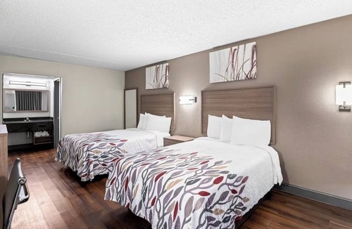 Sandston Hotel | Easy Airport Access 2-Bed Rooms w/2 Beds Near Richmond Dining & Entertainment
