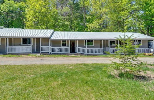 Schroon Lake Apartment | Easy Schroon Lake Living! Close to Marina & Town