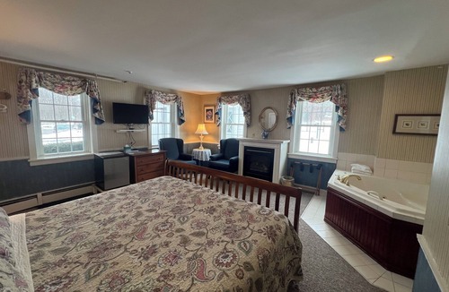 Ludlow Bed & Breakfast | Echo Lake Inn