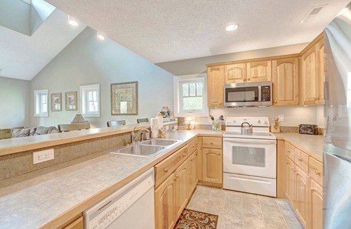 Foscoe Condo | Echota Woods 132- Mtn Condo, Gated Resort, Indoor/Outdoor Pools & Hot Tub