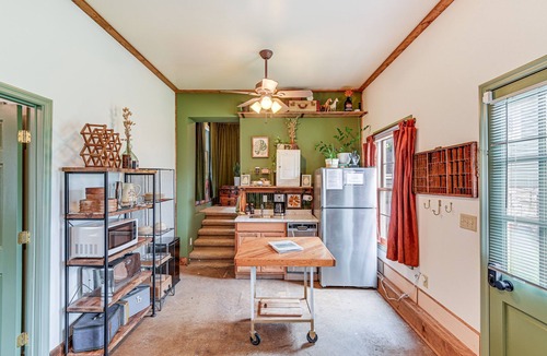 Radnor Cottage | Eclectic Nashville Cottage ~ 5 Mi to Downtown!