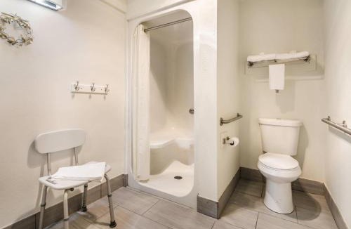 Glade Spring Cabin | Econo Lodge Glade Springs I-81