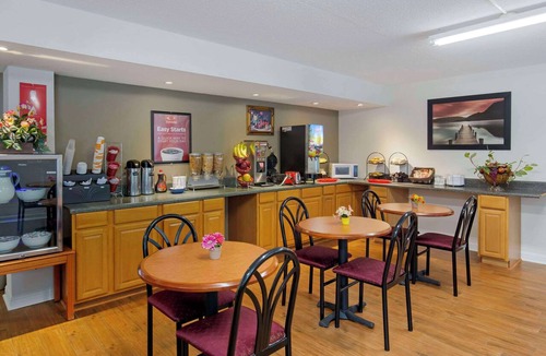 Southern Pines Hotel | Econo Lodge & Suites Southern Pines - Pinehurst