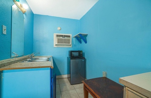 Flour Bluff Hotel | Economy Full Bed|Smk