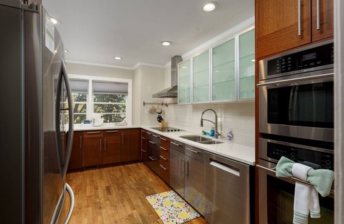 Wilmington House | Eden Oasis ~ Hot Tub, Swimming Pool, 2 King Suites, Kids Rooms, PS4, Ping Pong