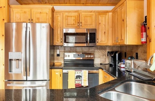 North Pole Ski Chalet | Edin's Chalet - Whiteface Mountain 4-bedroom-2 Baths - 7 beds