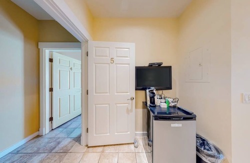 Northeast Harbor House | Efficient Getaway with Free WiFi - Close to Acadia National Park