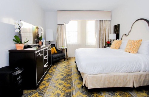 Kalorama Heights Hotel | Elegant City Retreat | 1 BR Suite | Near DC's Dupont Circle - 0.5 mi | Parking