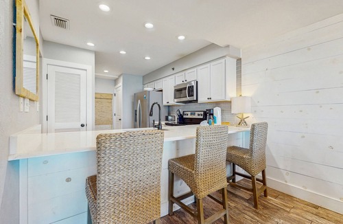 Rosemary Beach Condo | Elegant dwelling on the beach with beautiful view, pool & pickleball